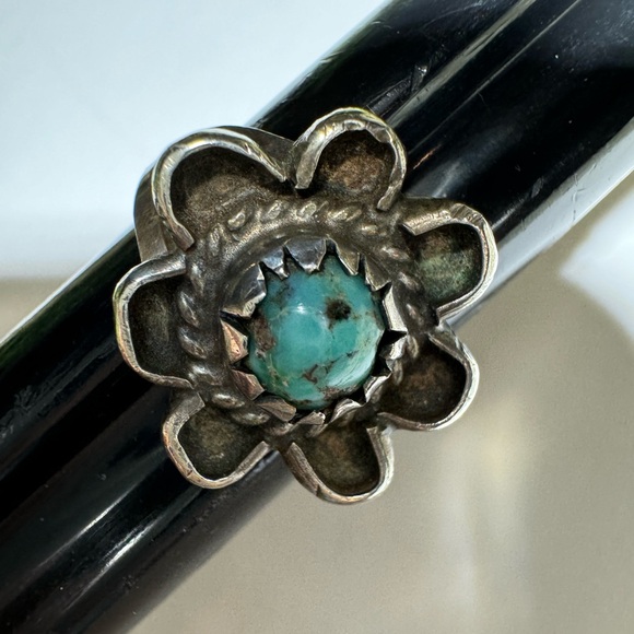 Vintage 925 Genuine Turquoise Flower Ring. Handmade Ring with beautiful design - Picture 15 of 16
